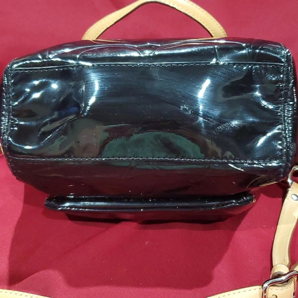 Coach shiny patent leather black and tan handbag or crossbody bag - Picture 10 of 10